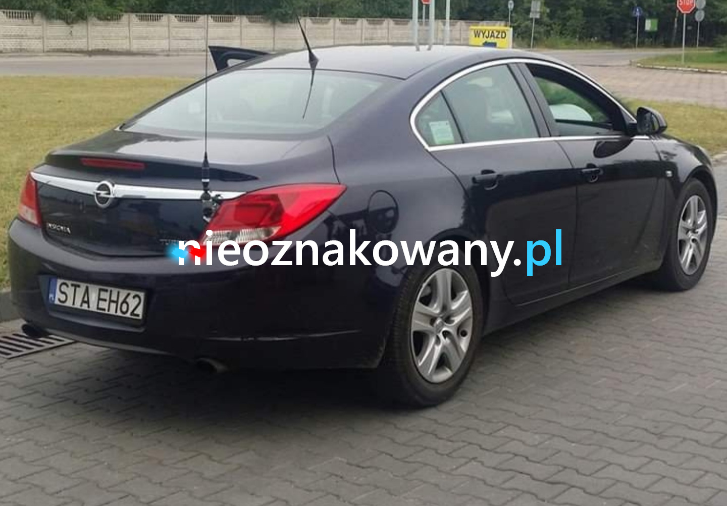 Nieoznakowany radiowóz Opel Insignia