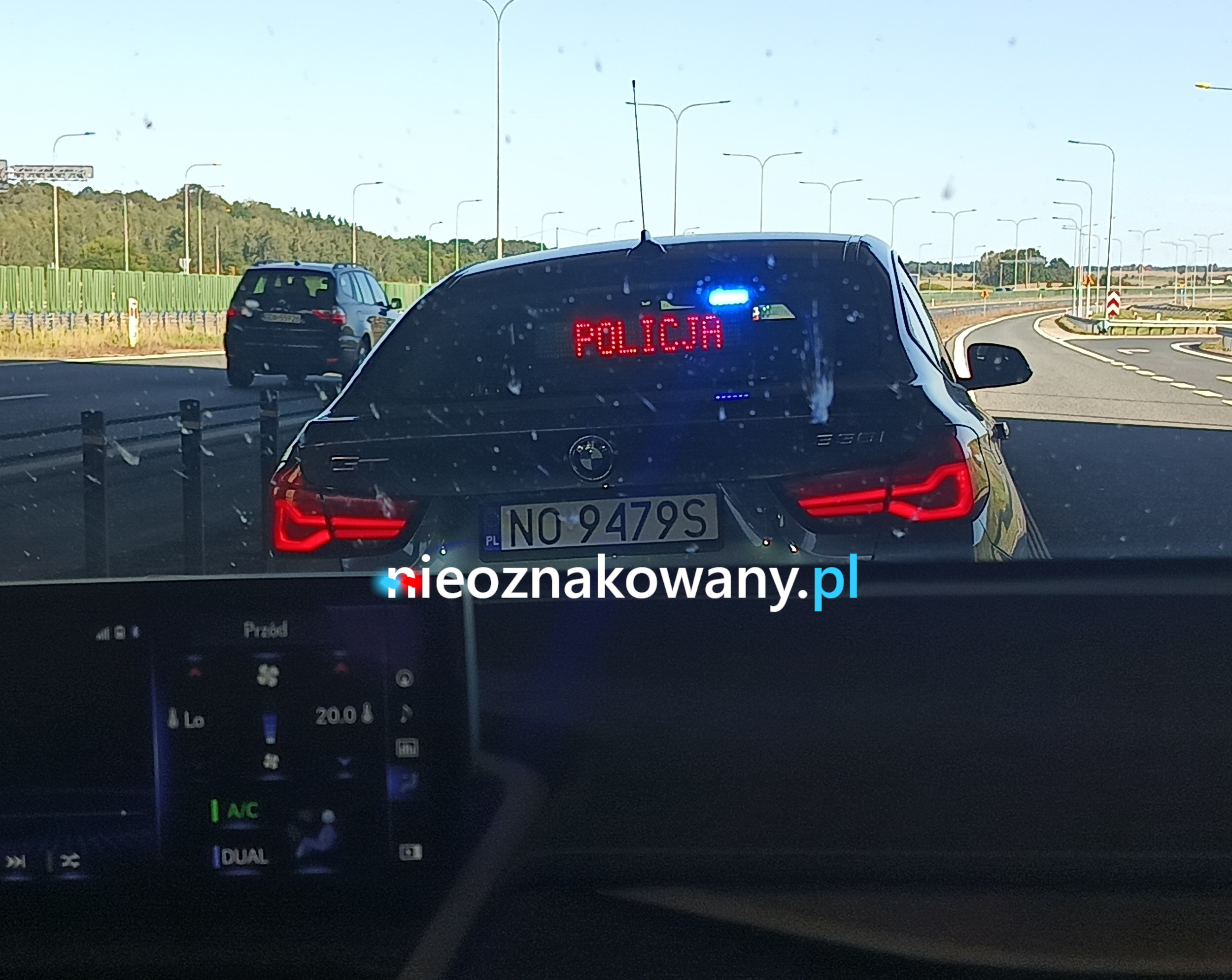 Nieoznakowany radiowóz BMW 330 GT