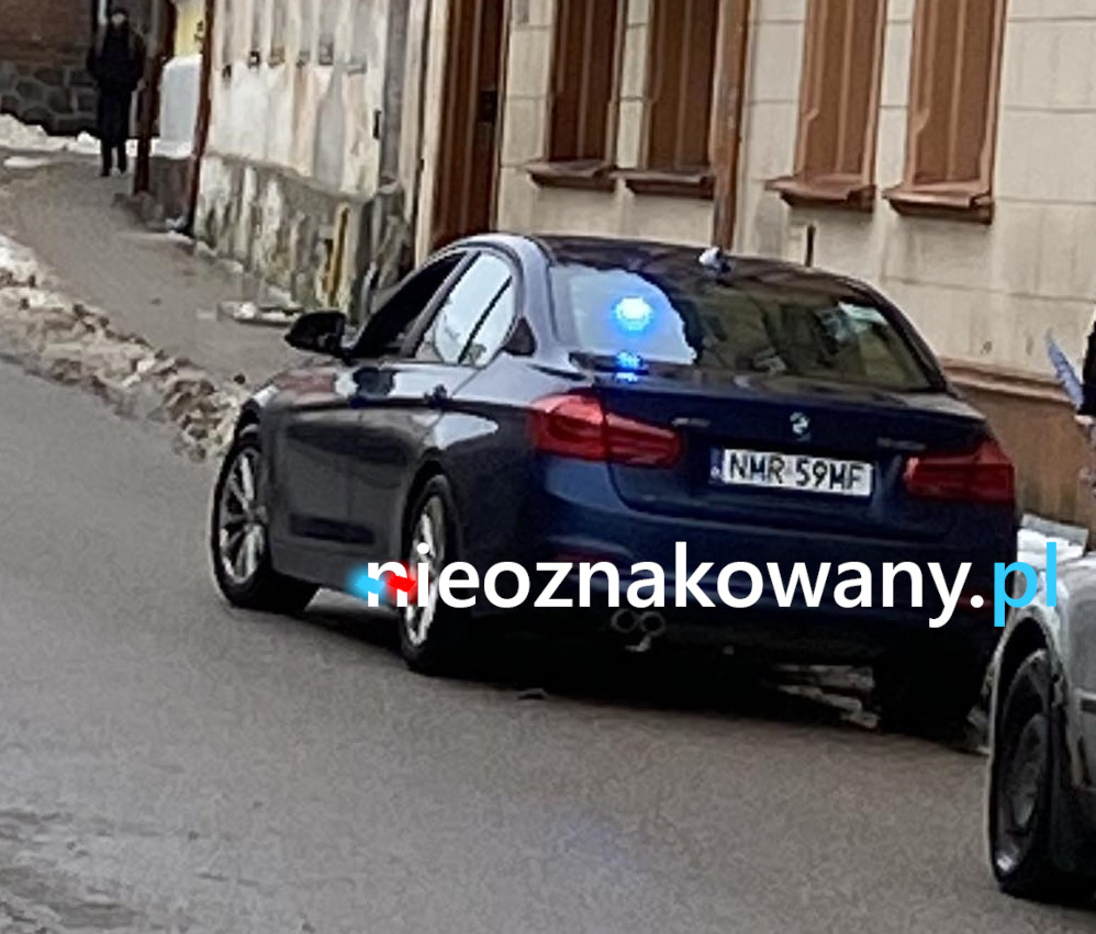 Nieoznakowany radiowóz BMW 330i
