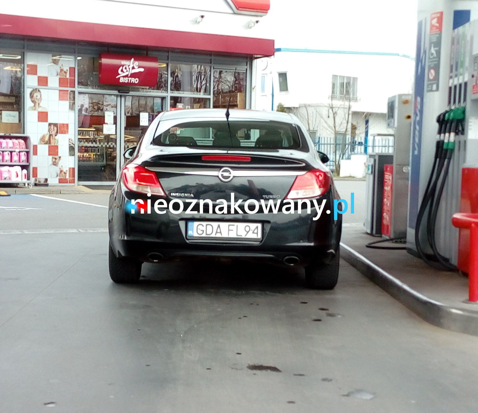Nieoznakowany radiowóz Opel Insignia
