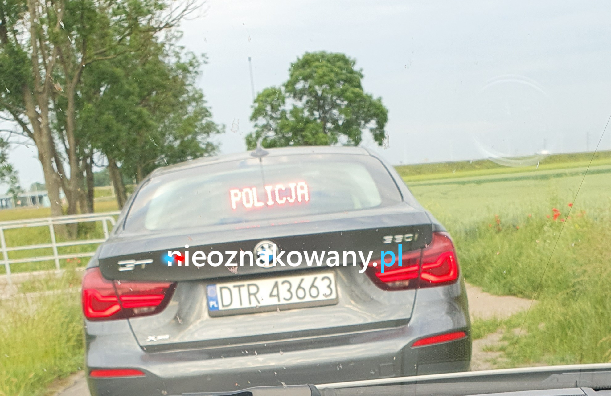 Nieoznakowany radiowóz BMW 330 GT