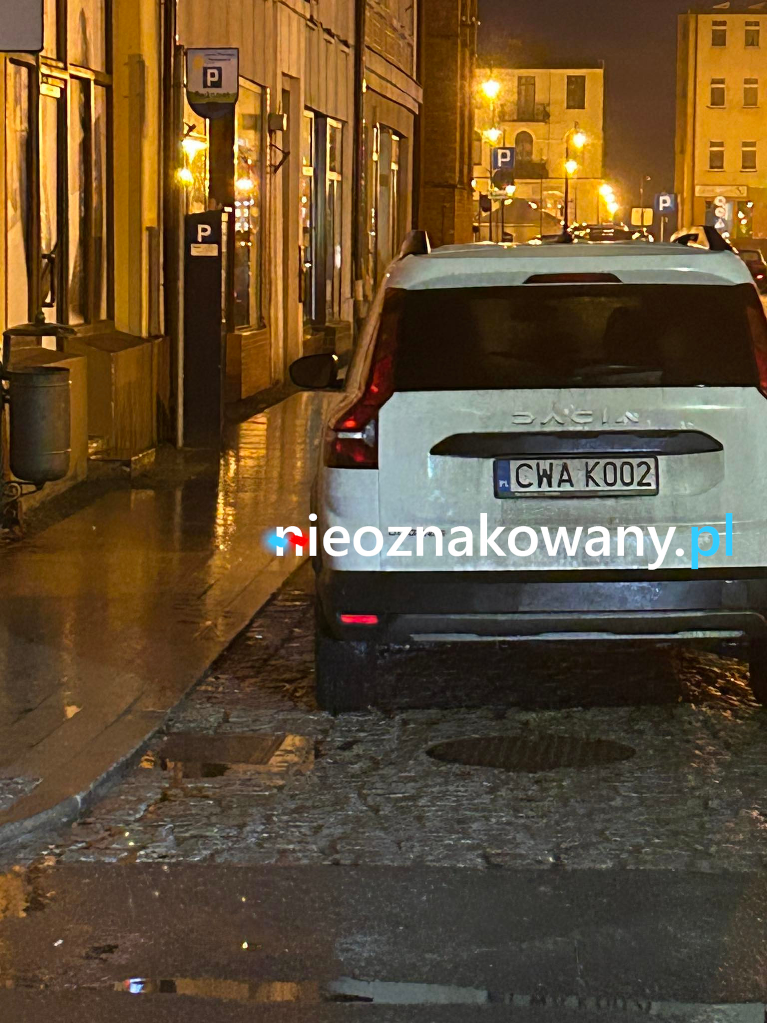 Nieoznakowany radiowóz Skoda Dacia