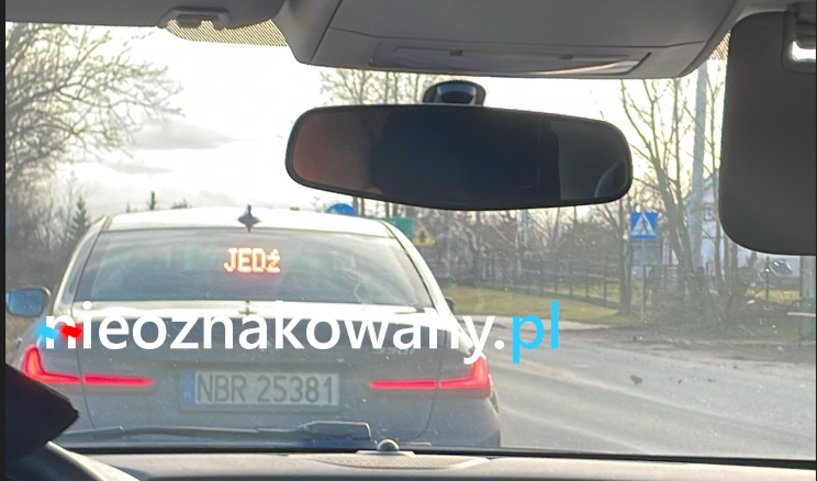 Nieoznakowany radiowóz BMW 330i xDrive