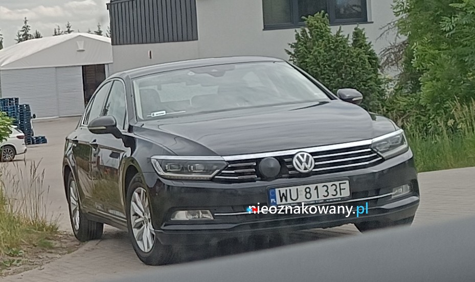Nieoznakowany radiowóz Volkswagen Passat B8