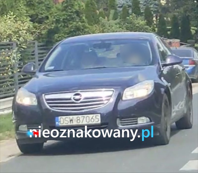 Nieoznakowany radiowóz Opel Insignia
