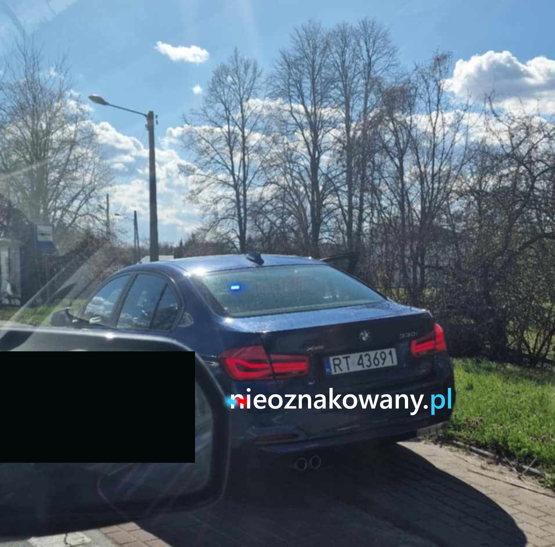 Nieoznakowany radiowóz RT43691 — BMW 330i xdrive