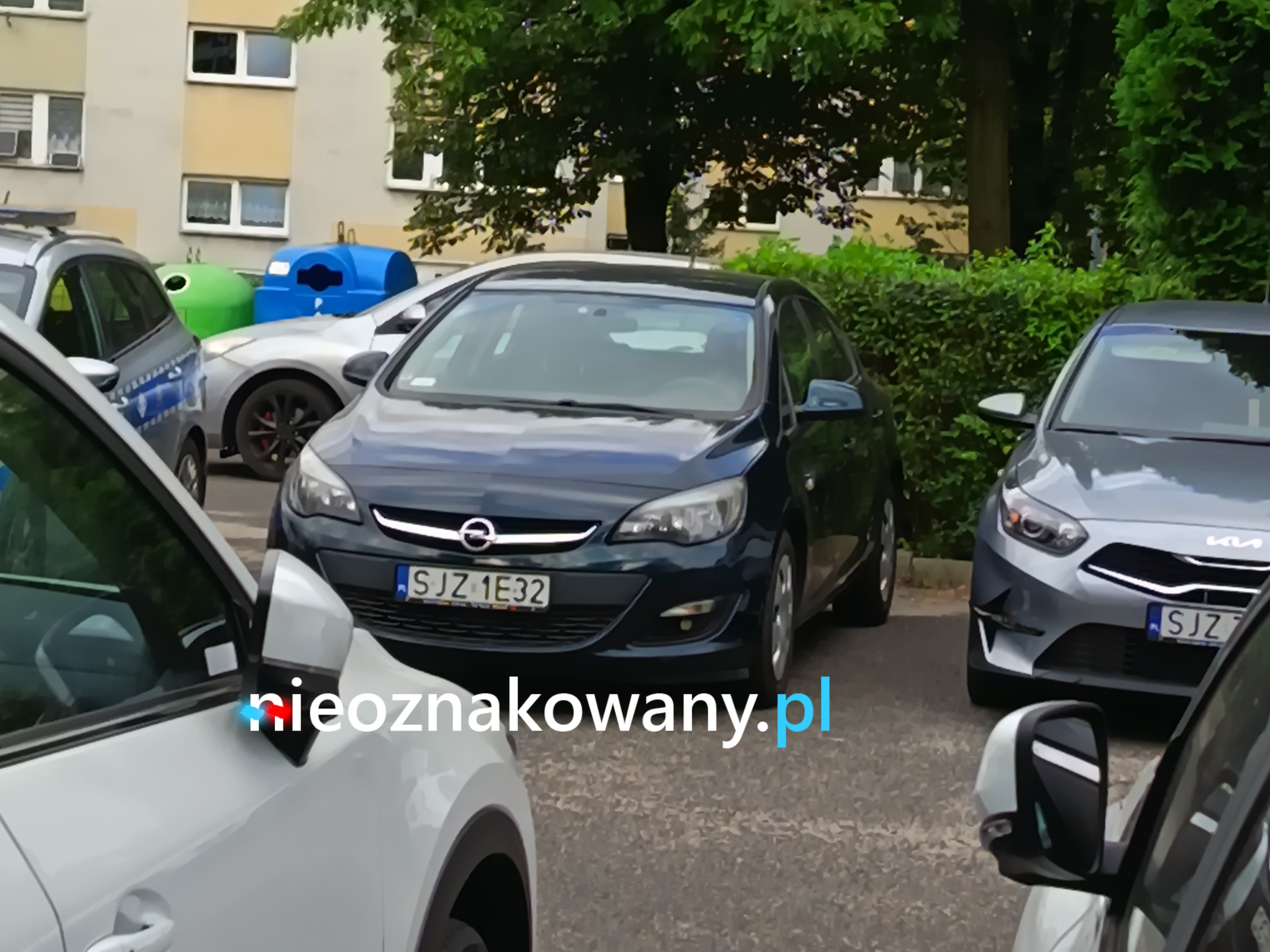 Nieoznakowany radiowóz Opel Astra