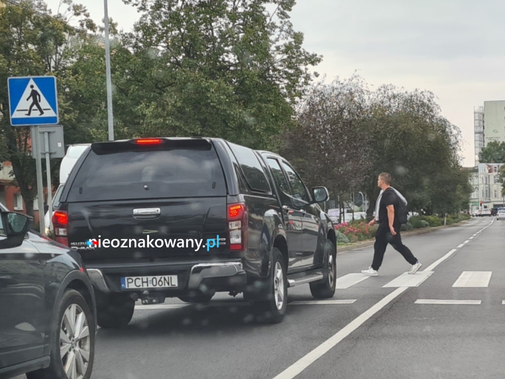Nieoznakowany radiowóz Isuzu  D-Max — Piła