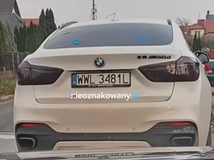 Nieoznakowany radiowóz BMW X6