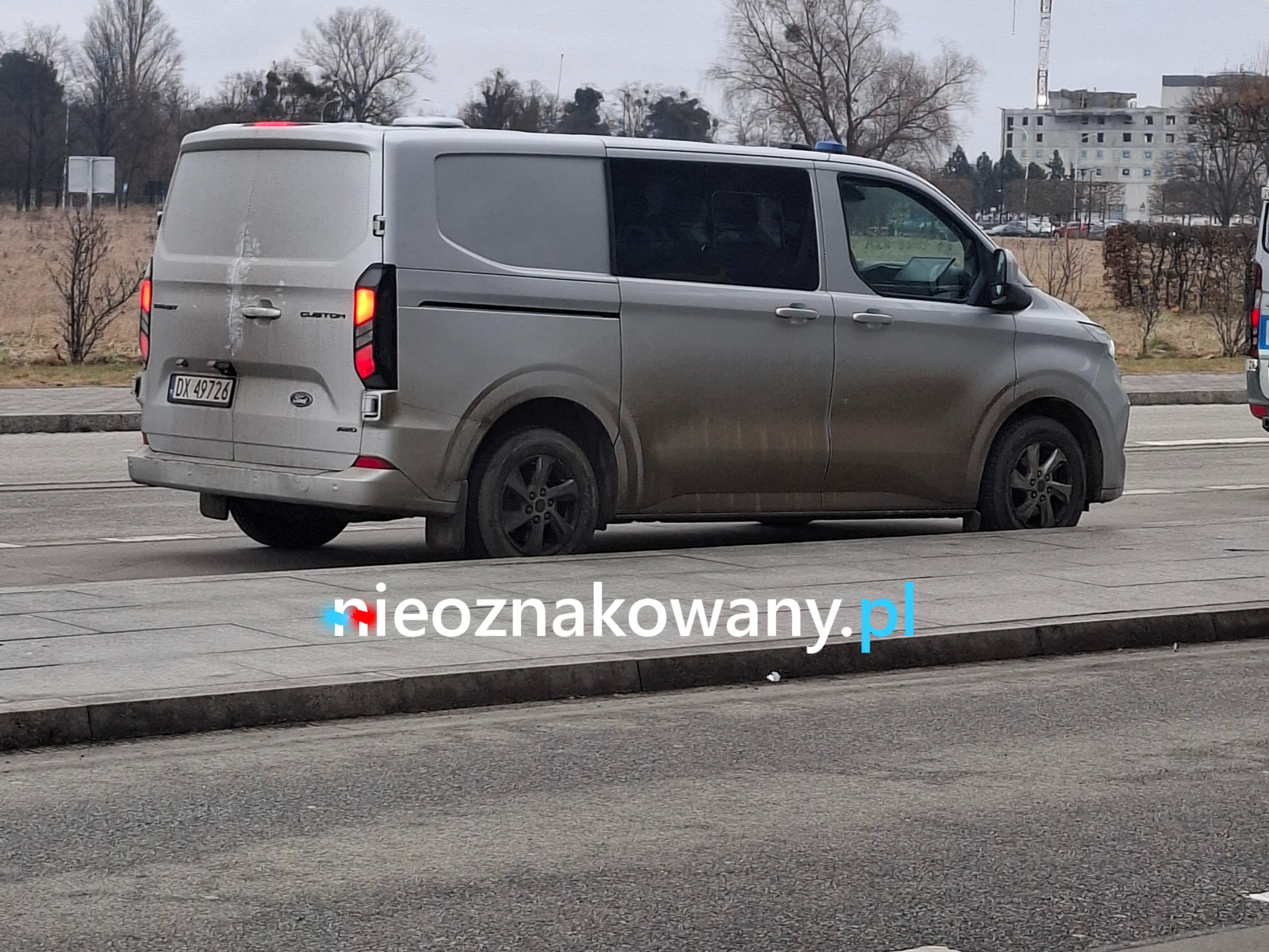 Nieoznakowany radiowóz Ford Custom