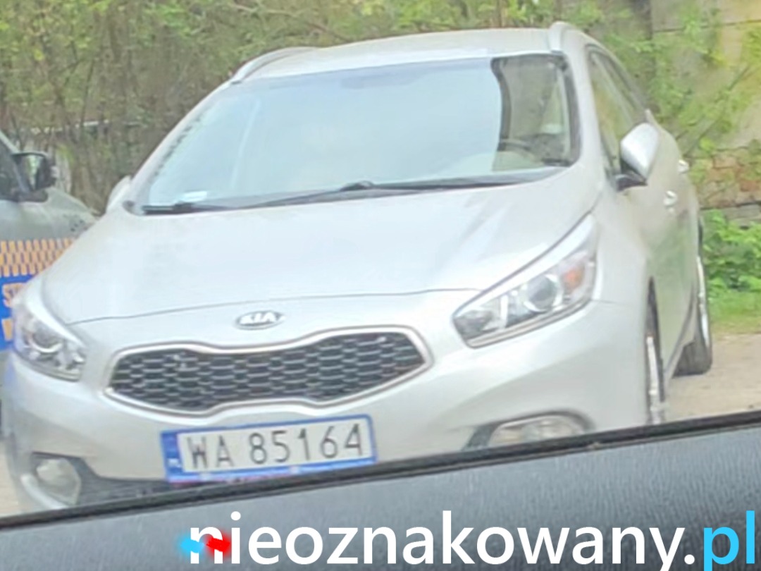 Nieoznakowany radiowóz Kia Pride