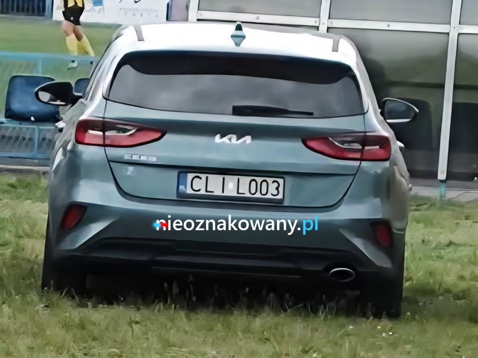 Nieoznakowany radiowóz kia ceed
