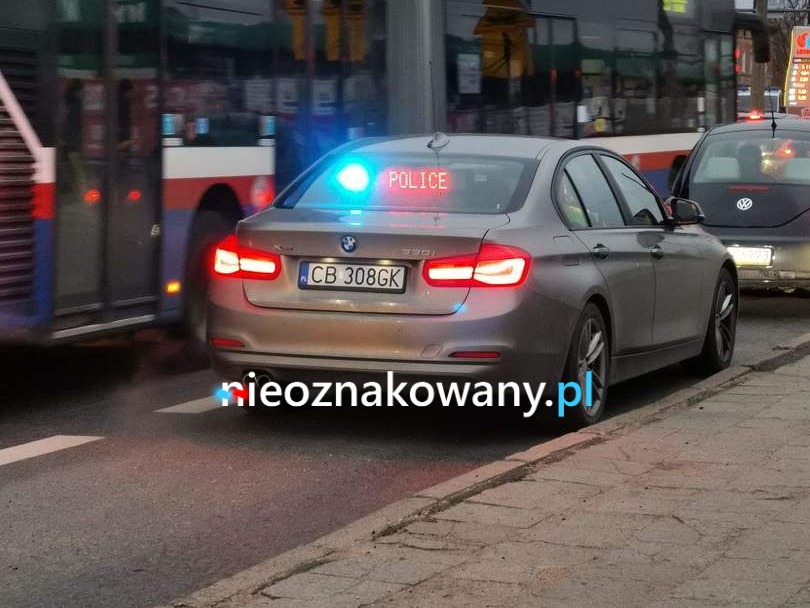 Nieoznakowany radiowóz BMW 330i