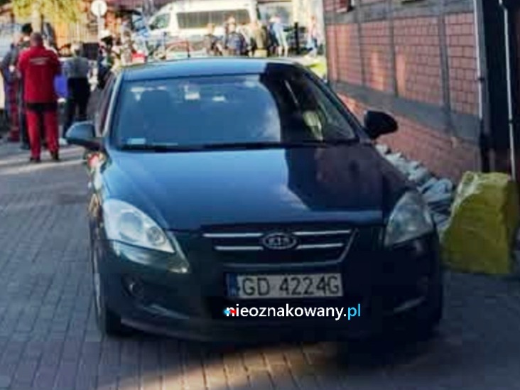 Nieoznakowany radiowóz Kia Ceed