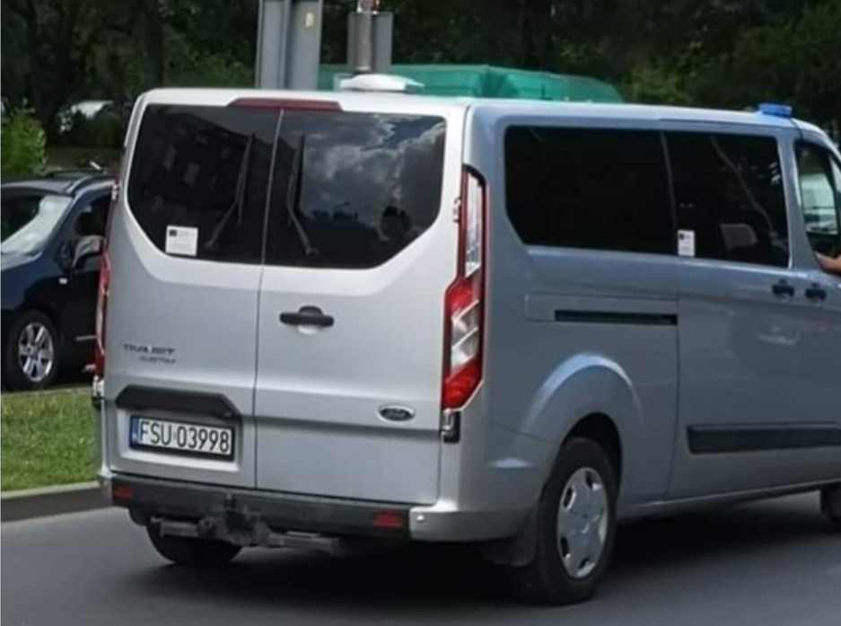 Nieoznakowany radiowóz FSU03998 — Ford Transit Custom