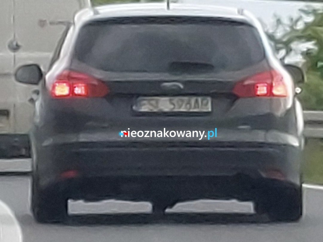 Nieoznakowany radiowóz Ford Focus Kombi