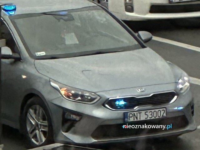 Nieoznakowany radiowóz Kia Ceed