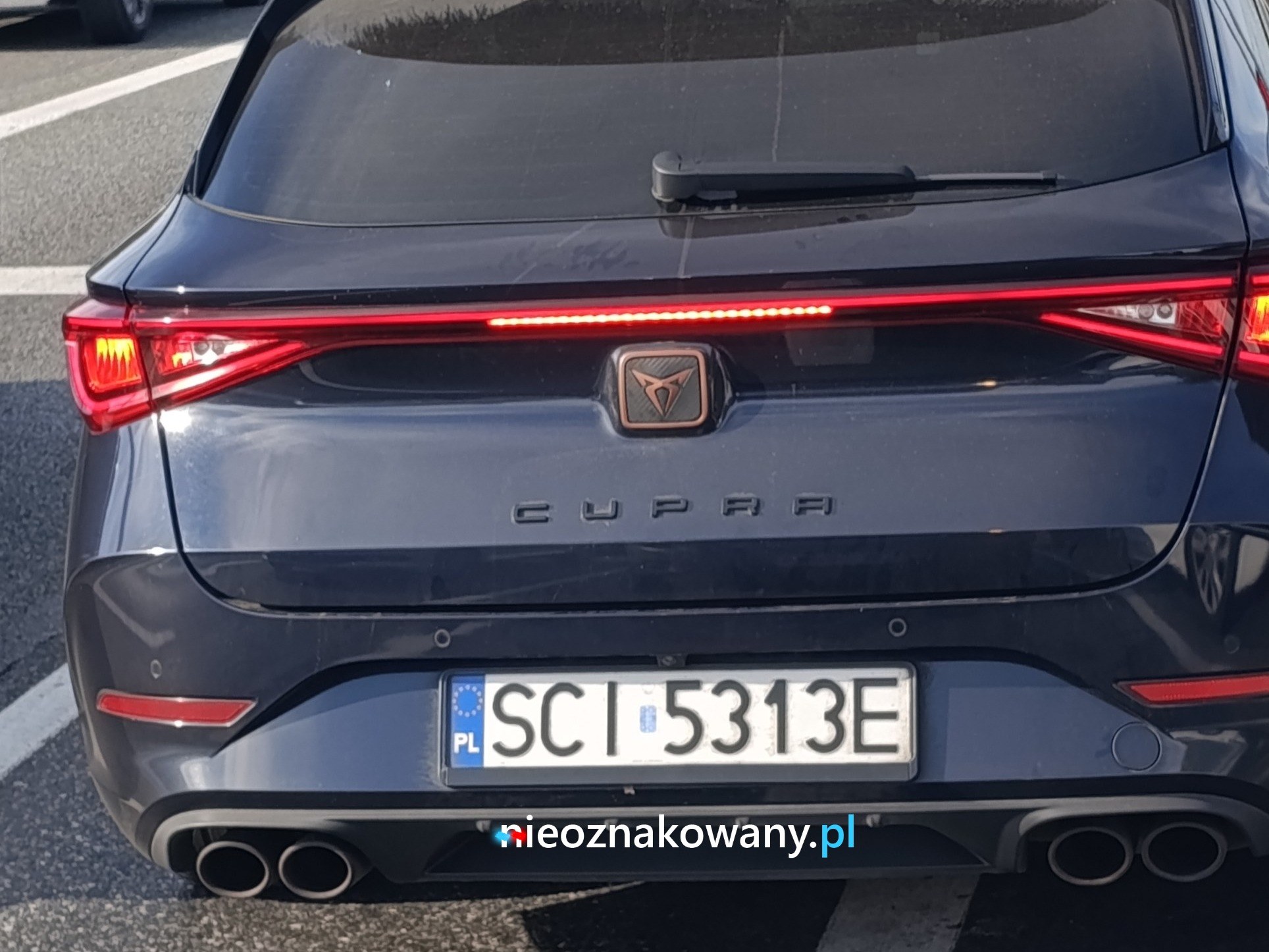 Nieoznakowany radiowóz Cupra