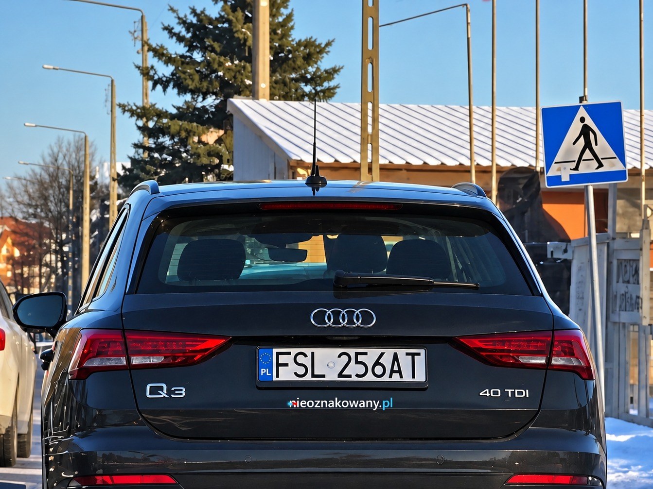 Nieoznakowany radiowóz Audi