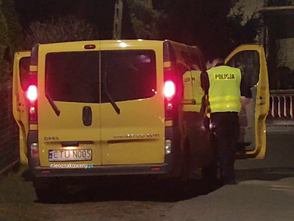 Nieoznakowany radiowóz opel vivaro