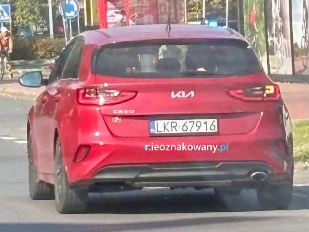 Nieoznakowany radiowóz Kia Ceed