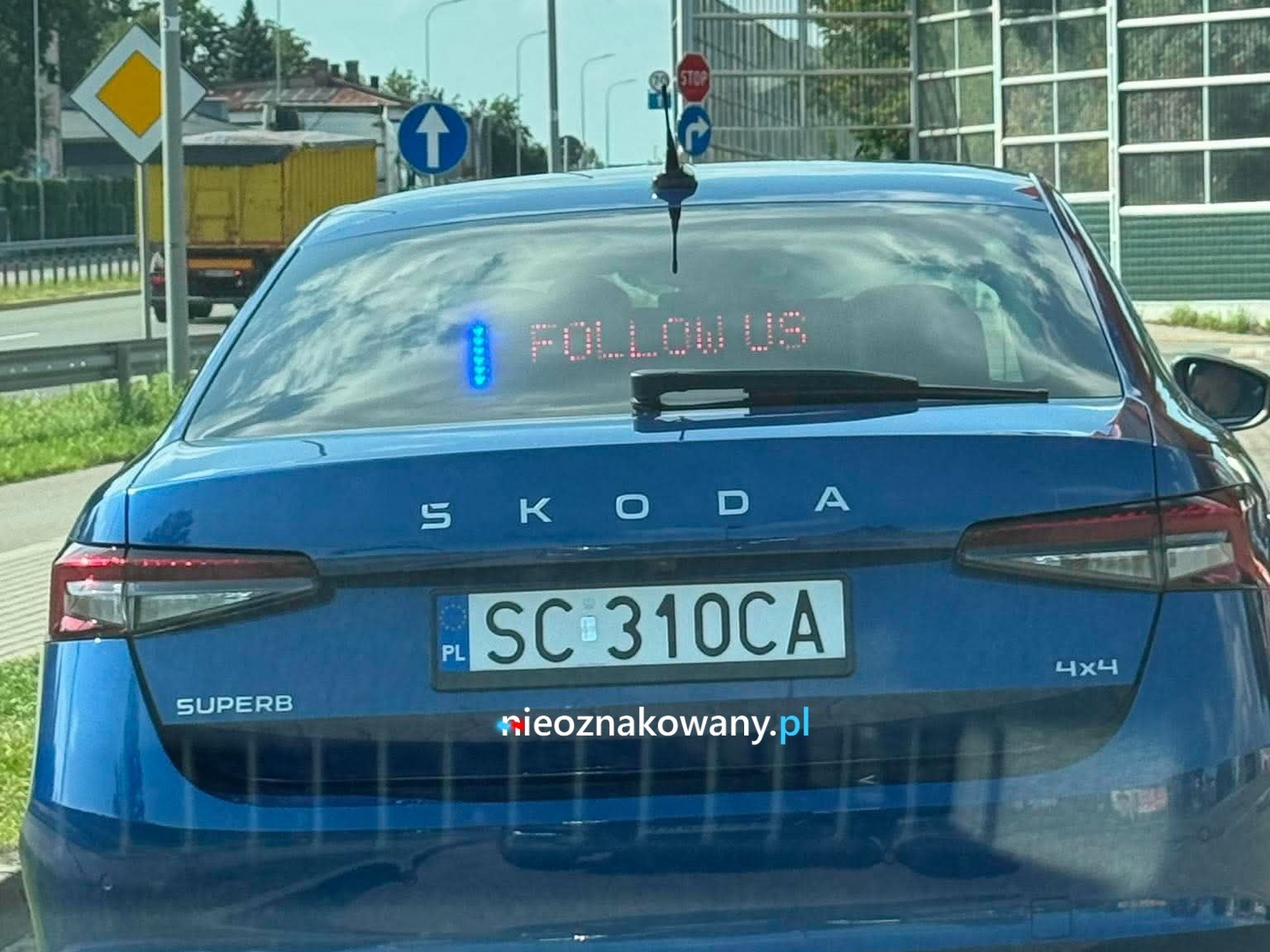 Nieoznakowany radiowóz SC310CA — Skoda Superb IV