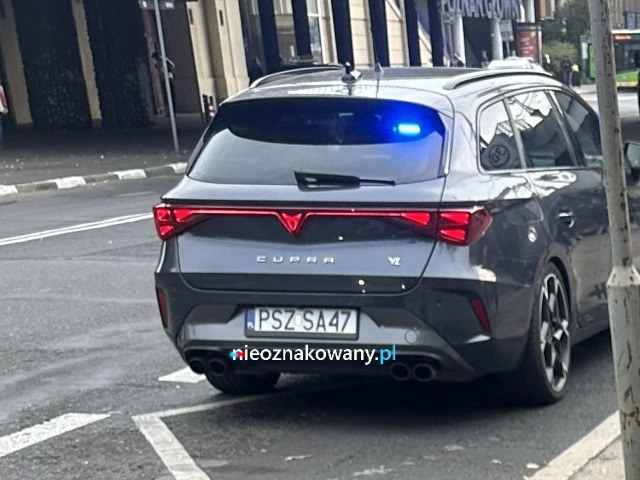 Nieoznakowany radiowóz PSZSA47 — Cupra Sportstourer