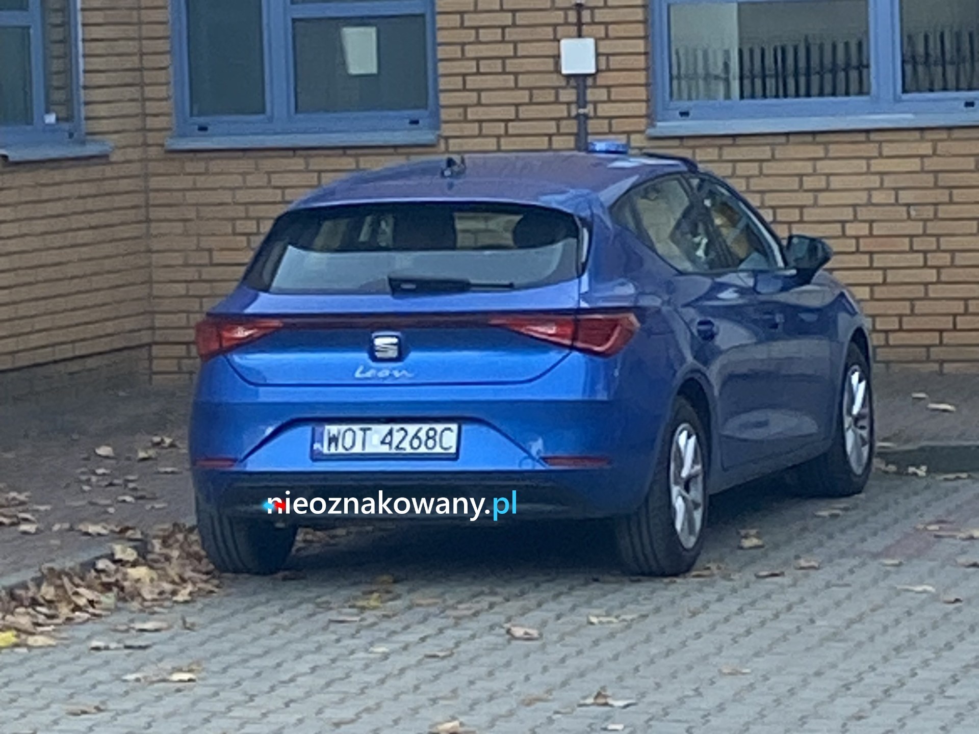 Nieoznakowany radiowóz WOT4268C — Seat Leon