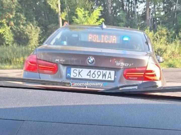 Nieoznakowany radiowóz BMW  330i